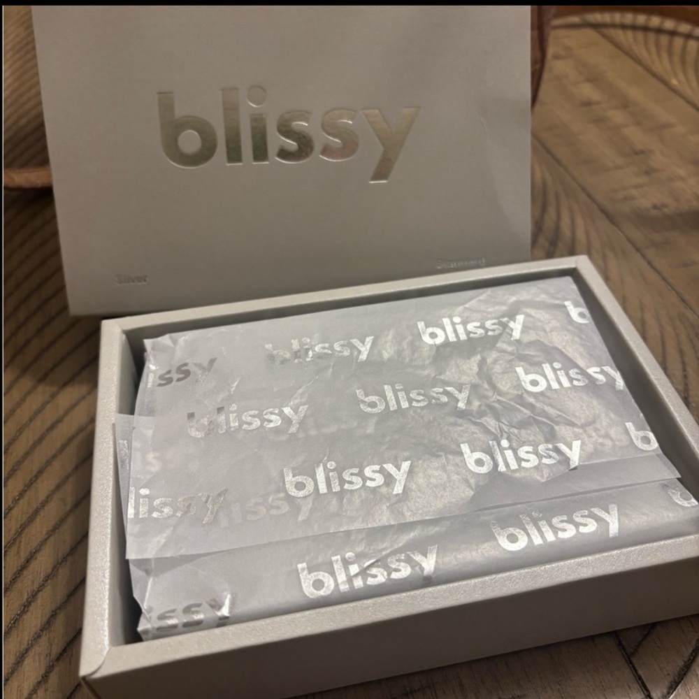 Blissy Silver Pillowcase high quality 22-Momme 100% Pure Mulberry Silk NIB